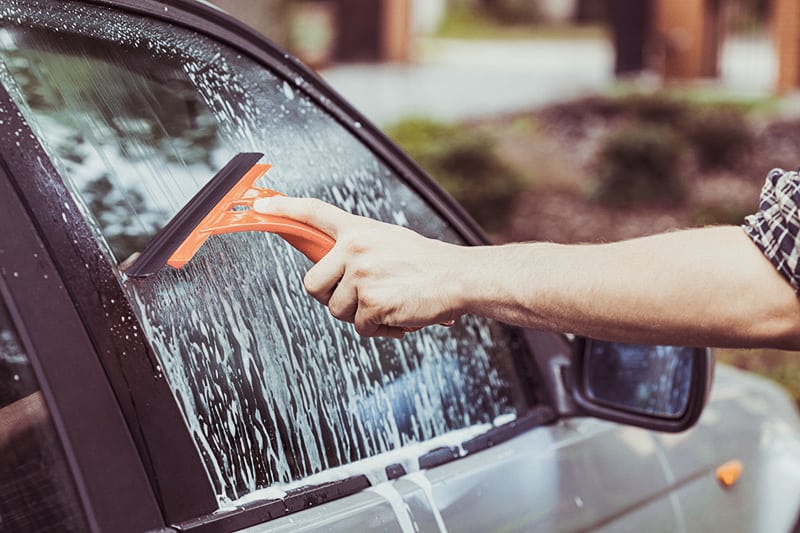 how to clean car windows